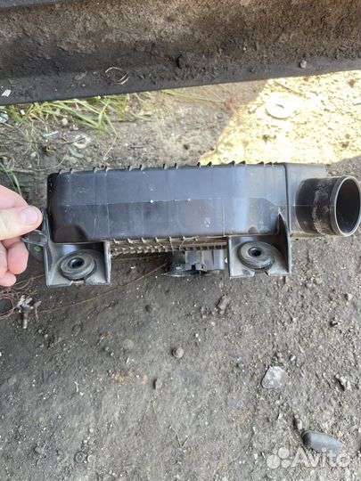 Корпус воздушного фильтра Renault Logan II