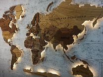 Карта мира из шпона дуба с подсветкой
