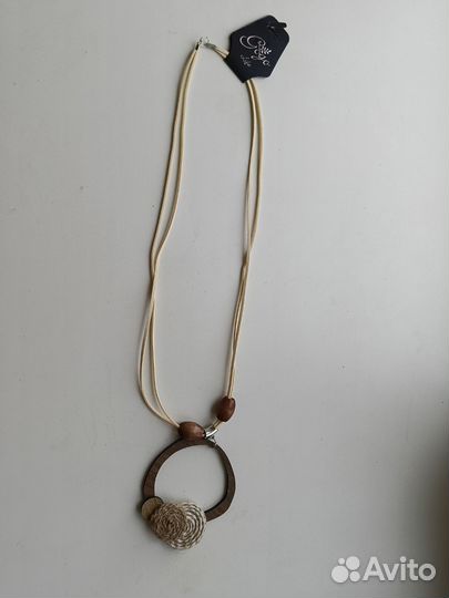 Украшение на шею длинное