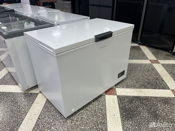 Морозильный ларь Indesit ICF 300