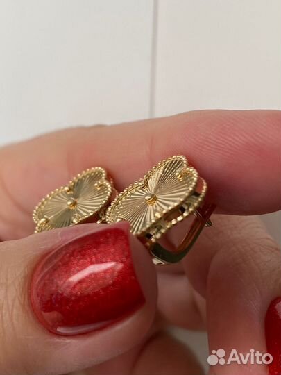 Золотые серьги