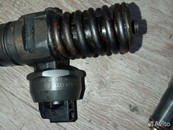 Форсунка Volkswagen Passat B5 038130073BA