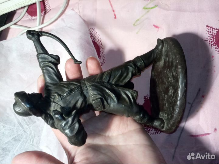 Латунная пепельница и лучник каслинское литье