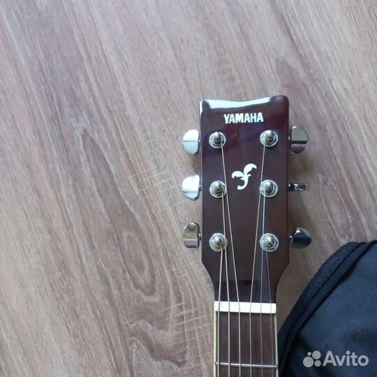 Акустическая гитара yamaha