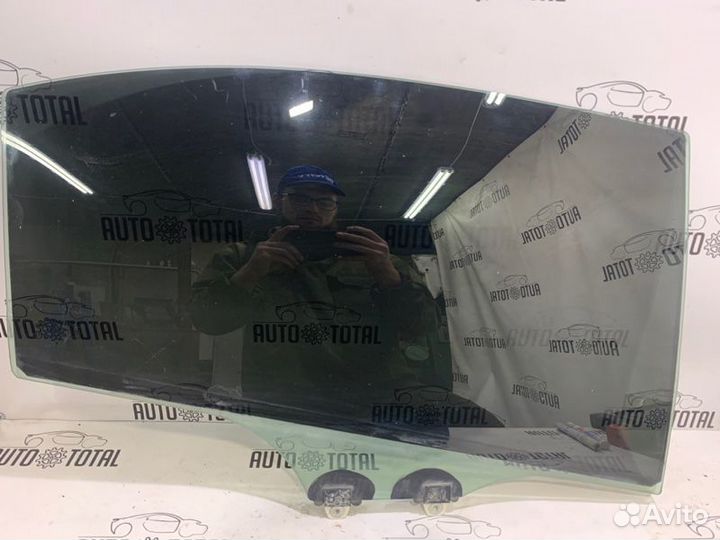 Стекло двери заднее правое Honda Civic 4D R18A2