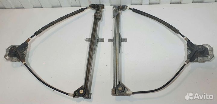 Стеклоподъемник передний правый механич. Audi 80