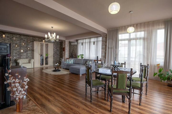 Дом 200 м² на участке 6 сот.