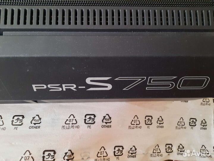 Yamaha PSR S750