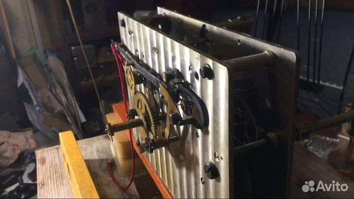 Часы напольные Янтарь колеса, рычаги