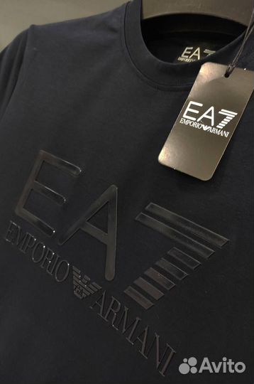 Футболка и шорты EA7