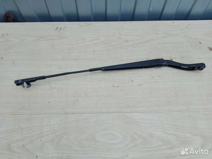 Поводок стеклоочистителя левый Mazda 3 bk