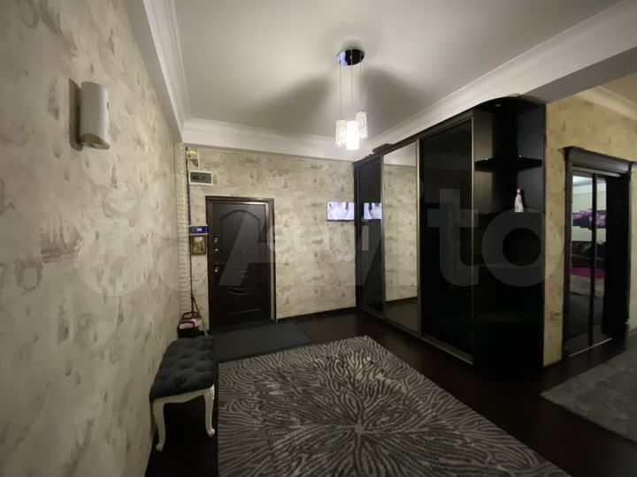 4-к. квартира, 166 м², 3/9 эт.