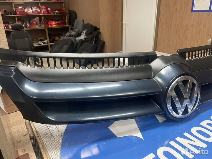 Решетка радиатора volkswagen golf 5+ 5M0853653