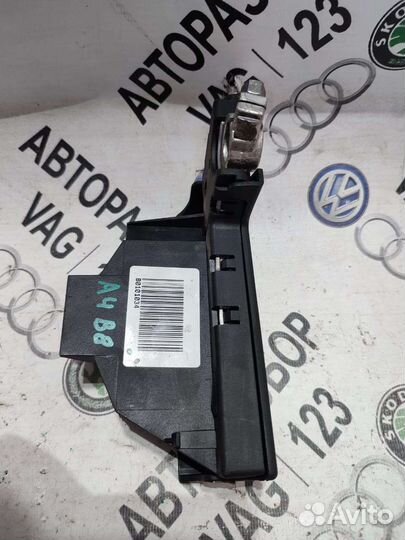 Клемма акб плюс Audi A4 B8