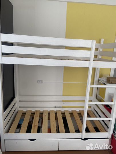 Кровать двухьярусная