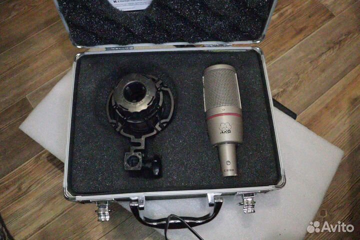 Микрофоны BM800, Shure SM58, AKG D550, AKG C2000B