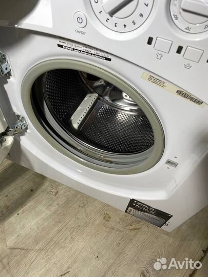 Встроенная стиральная машина Hotpoint-Ariston