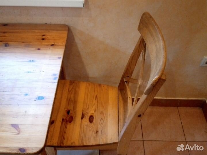 Кухонный стол и стулья