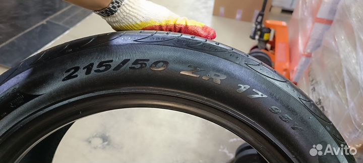 Pirelli P Zero 215/50 R17 95Y