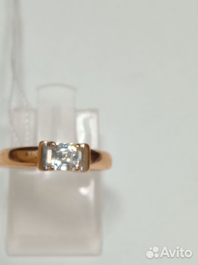 Золотое кольцо с камнем 16р