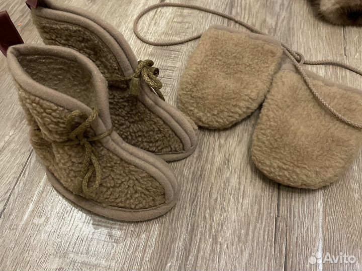 Пинетки и варежки шерстяные