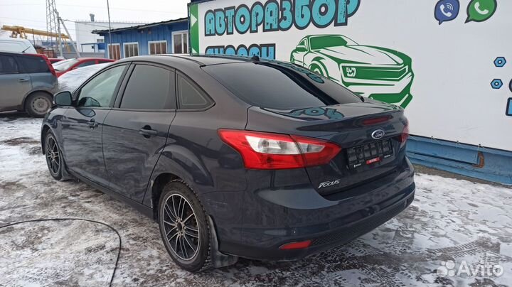 Кронштейн заднего бампера правый Ford Focus 3 2013