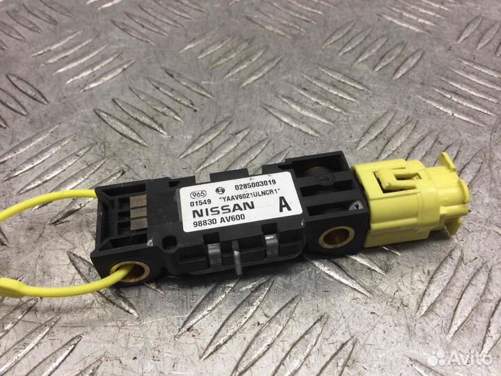 Датчик удара Nissan Primera 0285003019; 98830AY000