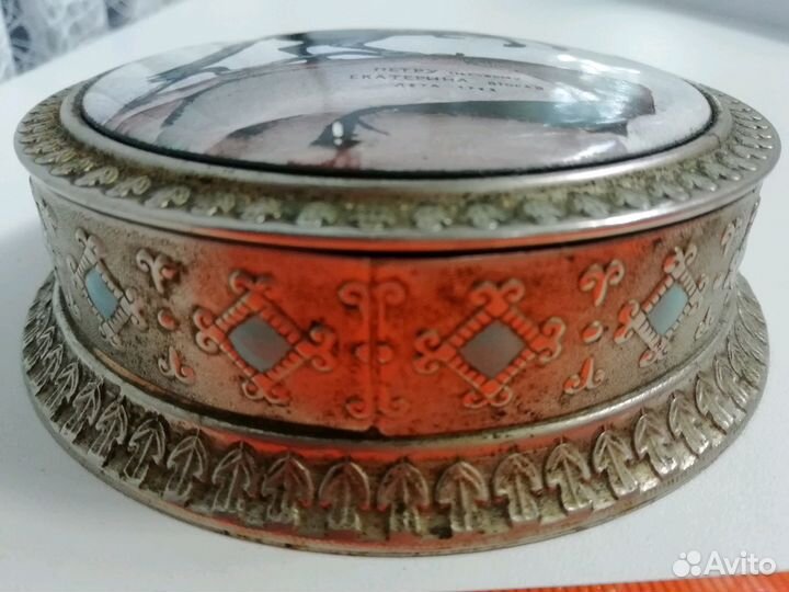 Пудренница Ленэмальер