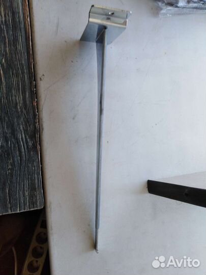 Кронштейн для полок