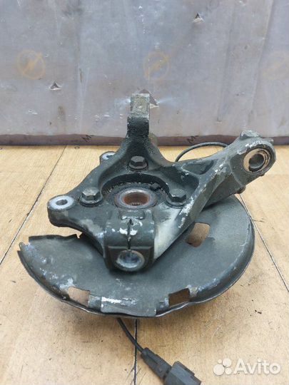 Поворотный кулак передний правый Opel Astra J