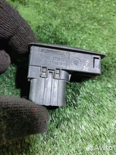 Кнопка стеклоподъемника LADA Kalina