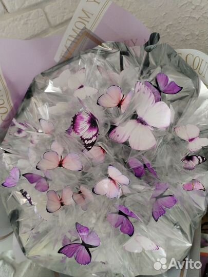 Букет с бабочками светящейся