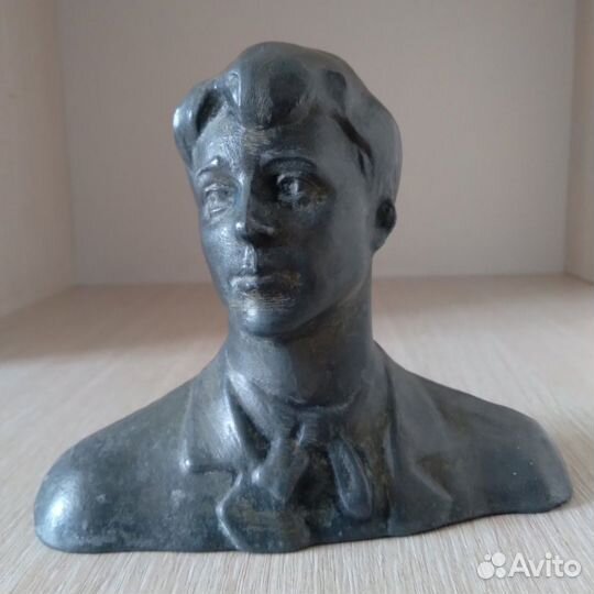 Бюст Есенина