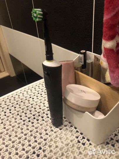 Электрическая зубная щетка oral b