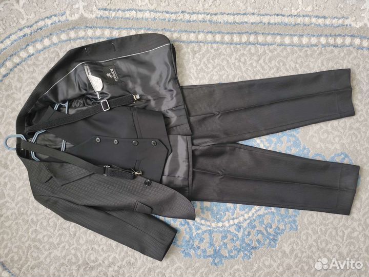 Брючный костюм на мальчика