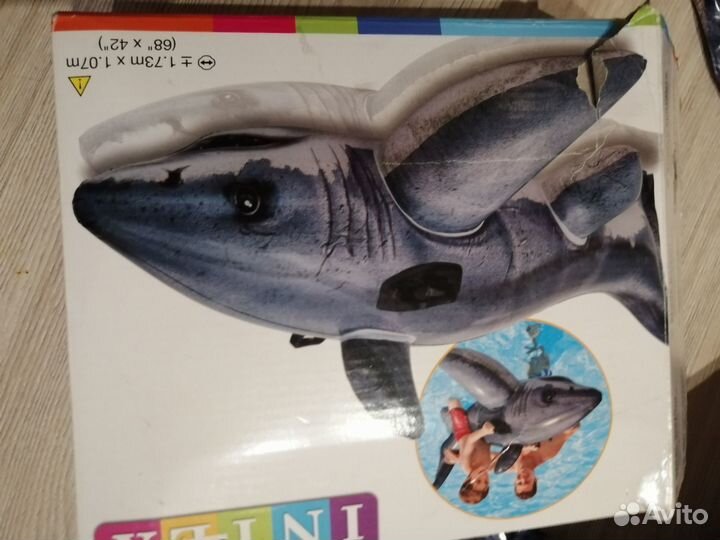 Акула надувная