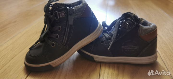 Ботинки на шнурках 24