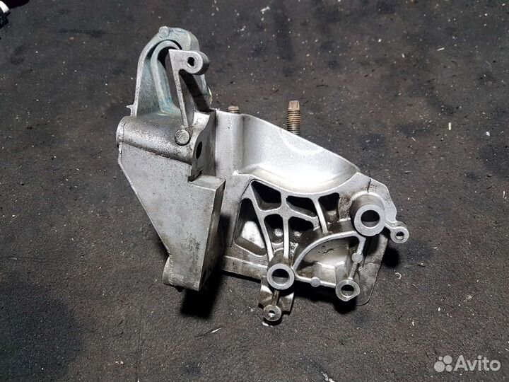 Кронштейн двигателя правый ford focus 2 1.6