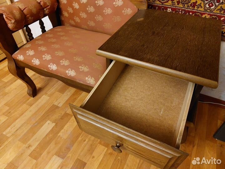 Банкетка пуфик с ящиком в телефонном столике