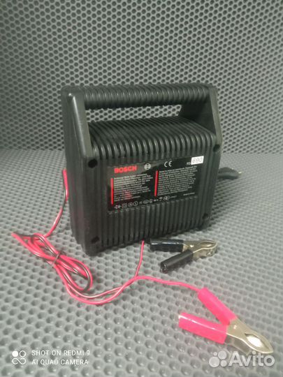Автомобильное зарядное устройство Bosch 12В(М32)