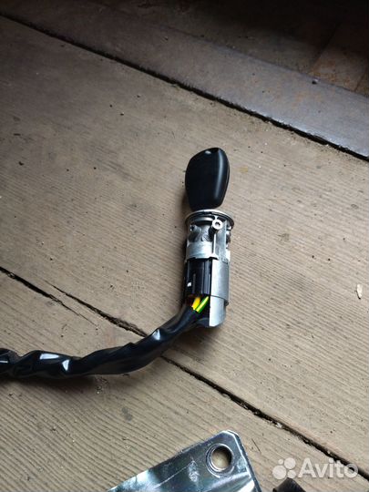 Рулевая колонка и замок зажигания