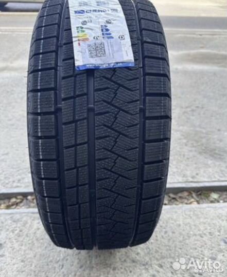 Triangle Snowlink PL02 235/45 R18