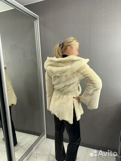 Шуба норковая белая с капюшоном 42-44