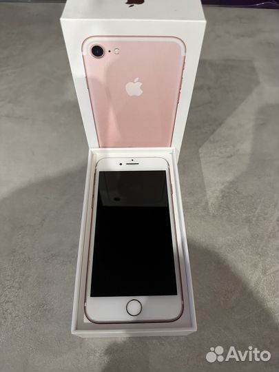 Телефон iPhone 7 32гб