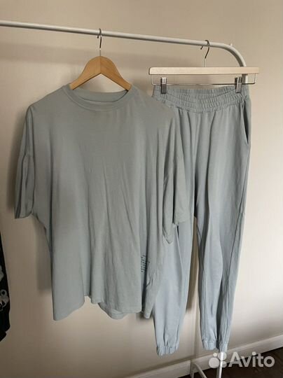 Спортивный костюм женский