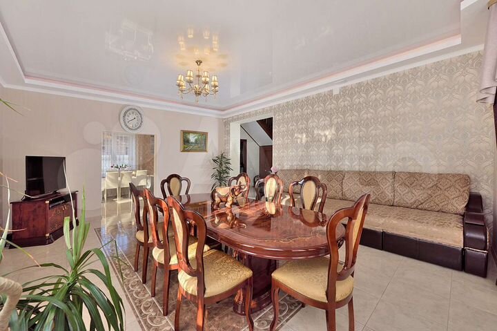 Дом 200 м² на участке 8 сот.