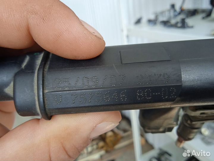 Топливная рейка форсунки Пежо, Ситроен V7575646