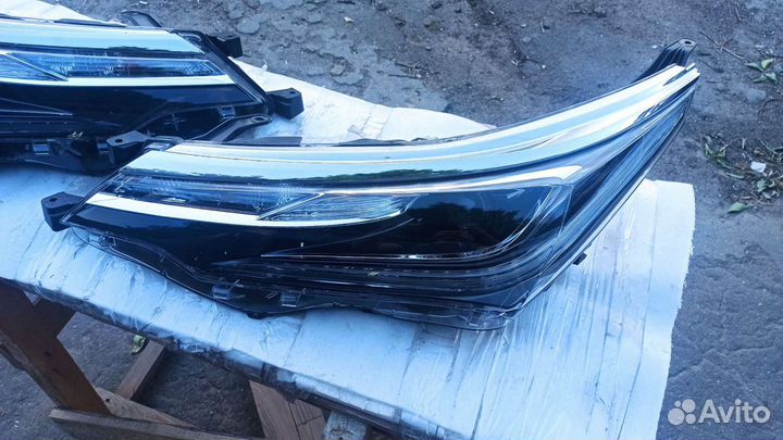 Фара левая правая Toyota Corolla 180