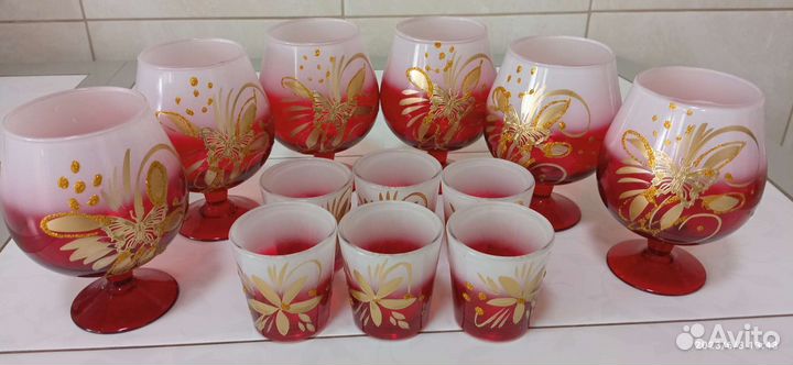 Набор бокалов и рюмок