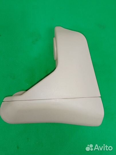 Заглушка сиденья задняя левая Lexus LX 570